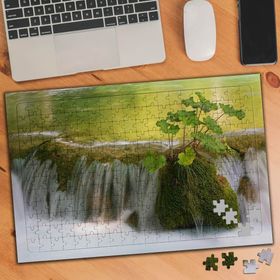 74973 Şelale Yeşil Ağaç Dalları Manzara 240 Parça Puzzle Yapboz