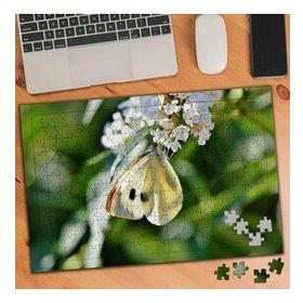75154 Minik Çiceğe Konan Kelebek 240 Parça Puzzle Yapboz