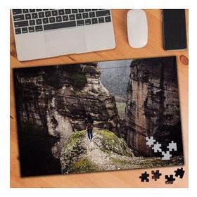 75216 Dağ Gezisine Çıkan Kadın 240 Parça Puzzle Yapboz