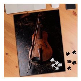 75339 Ahşap Masada Keman Resmi 240 Parça Puzzle Yapboz