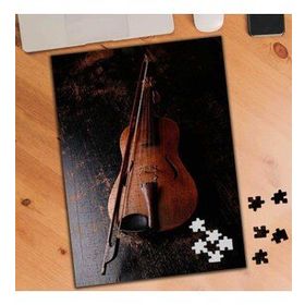 75339 Ahşap Masada Keman Resmi 240 Parça Puzzle Yapboz