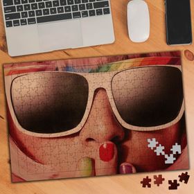75441 Gözlüklü Kadın Model 240 Parça Puzzle Yapboz