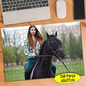 7945 Siyah Atın Üstünde Uzun Saçı Kadın 240 Parça Puzzle Yapboz