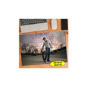 81139516 Kaykay Süren Genç Adam 240 Parça Puzzle Yapboz