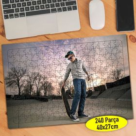 81139516 Kaykay Süren Genç Adam 240 Parça Puzzle Yapboz