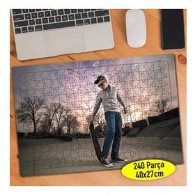 81139516 Kaykay Süren Genç Adam 240 Parça Puzzle Yapboz