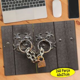 81428100 Ahşap Zincirle Kilitlenmiş Kapı 240 Parça Puzzle Yapboz