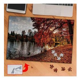8266 Kırmızı Yaprak Altında Göl 240 Parça Puzzle Yapboz Tablo