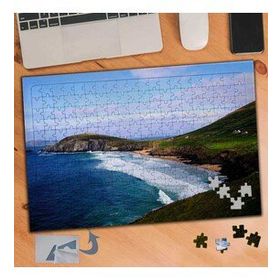 846 Deniz Kenarı Yeşil Ova Manzarası 240 Parça Puzzle Yapboz Tablo