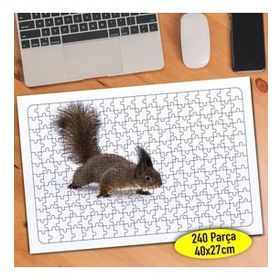 8513 Karlı Kış Mevsiminde Sevimli Sincap 240 Parça Puzzle Yapboz