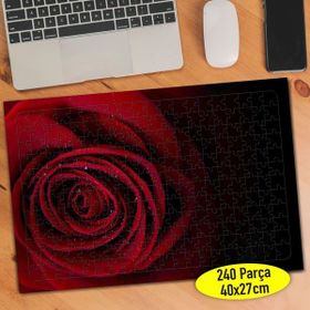 8581 Siyah Zeminde Açmış Kırmızı Gül 240 Parça Puzzle Yapboz