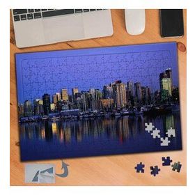 905 Denize Yansıyan Yüksek Binalar 240 Parça Puzzle Yapboz Tablo