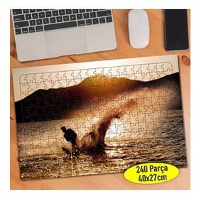 9078270 Denizde Sörf Yapan Sporcu 240 Parça Puzzle Yapboz