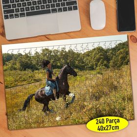 91782630 Kırda Atıyla Dolaşan Kadın 240 Parça Puzzle Yapboz