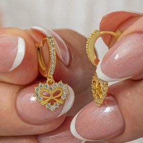 925 Ayar Gümüş Gold Kaplama Kalp ve Kurdele Tasarımlı İnci Detaylı Küpe