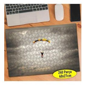 93205099 Gökyüzünde Paraşütlü Adam 240 Parça Puzzle Yapboz