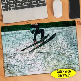 97284294 Denizde Sörf Yapan Sporcu Kadın 240 Parça Puzzle Yapboz