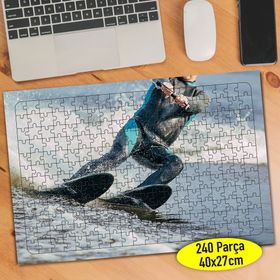 972843 Denizde Sörf Yapan Sporcu Kadın 240 Parça Puzzle Yapboz