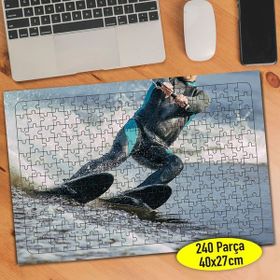 972843 Denizde Sörf Yapan Sporcu Kadın 240 Parça Puzzle Yapboz
