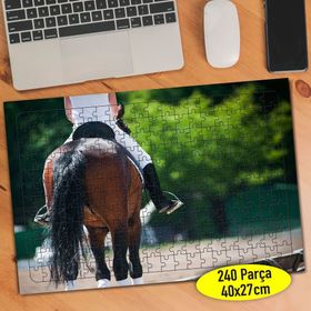98957198 At Üstünde Gezen Mutlu Çocuk 240 Parça Puzzle Yapboz