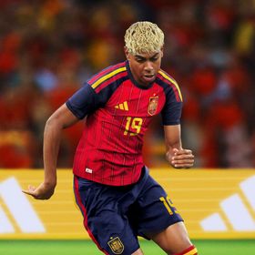 Adidas JN4366 Spain 26 Authentic İç Saha Erkek Futbol Forma