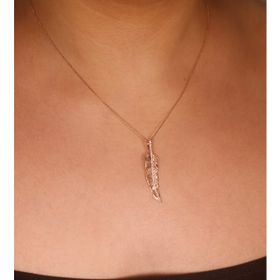 Adilidil Roz Renk Yaprak Modeli Kolye