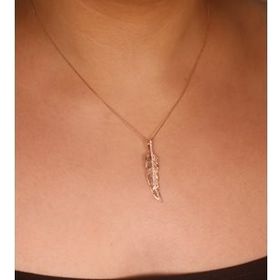 Adilidil Roz Renk Yaprak Modeli Kolye