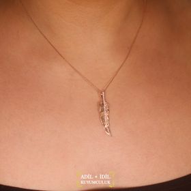 Adilidil Roz Renk Yaprak Modeli Kolye