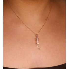 Adilidil Roz Renk Yaprak Modeli Kolye