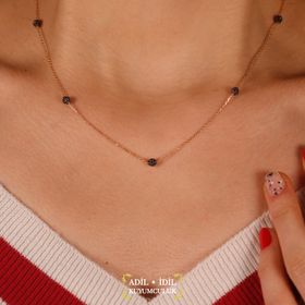 Adilidil Siyah Taşlı Günlük Rose Kolye