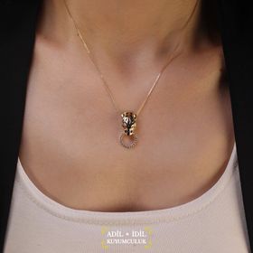 Adilidil Taş Çerçeveli Halka Kaplan Kolye