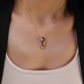 Adilidil Taş Çerçeveli Halka Kaplan Kolye