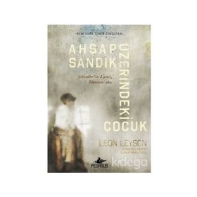 Ahşap Sandık Üzerindeki Çocuk - Elisabeth B. Leyson