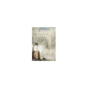 Ahşap Sandık Üzerindeki Çocuk - Elisabeth B. Leyson