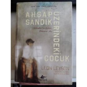 Ahşap Sandık Üzerindeki Çocuk - elizabeth b leyson Leon Leyson Marilyn J. Harran elizabeth b leyson