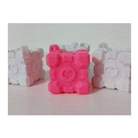 AldımGeldi Portal 2 Temalı Companion Cube Anahtarlık