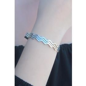 AlyaStore 316L Kararmaz Çelik Gümüş Renk Dalga Model Kelepçe Kadın Bileklik