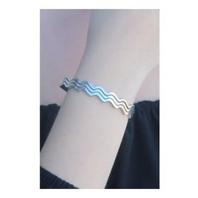 AlyaStore 316L Kararmaz Çelik Gümüş Renk Dalga Model Kelepçe Kadın Bileklik