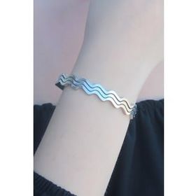 AlyaStore 316L Kararmaz Çelik Gümüş Renk Dalga Model Kelepçe Kadın Bileklik