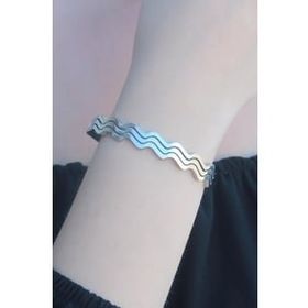 AlyaStore 316L Kararmaz Çelik Gümüş Renk Dalga Model Kelepçe Kadın Bileklik