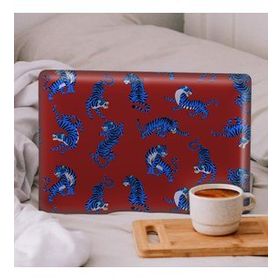 Artikel Bordo Üzerine Mavi Kaplanlar Notebook Sticker