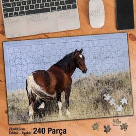 Asil Hobi Kahverengi Ve Beyaz At-Kurumuş Otlar Yapboz-Ayak Destekli Çerçeveli 240 Parça Puzzle