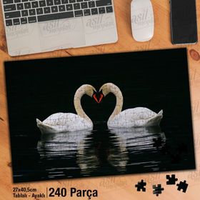 Asil Hobi Kalp Şeklinde Kuğu-Göl-Doğa-Hayvan Yapboz-Ayak Destekli Çerçeveli 240 Parça Puzzle
