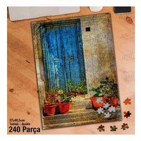 Asil Hobi Mavi Tahta Kapı-Saksıdaki Çiçekler Yapboz-Ayak Destekli Çerçeveli 240 Parça Puzzle