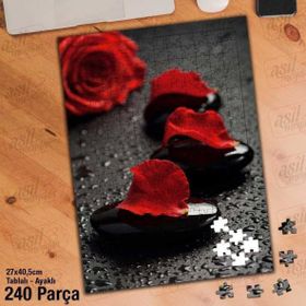 Asil Hobi Siyah Taşların Üzerinde Kırmızı Güller Yapboz-Ayak Destekli Çerçeveli 240 Parça Puzzle