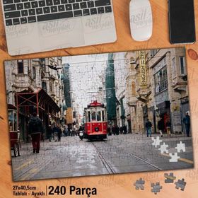 Asil Hobi Sokak-Tramvay-İnsanlar-Manzara Yapboz-Ayak Destekli Çerçeveli 240 Parça Puzzle