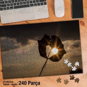 Asil Hobi Yapraktaki Kalp Sembolü-Güneş-Doğa-Aşk Yapboz-Ayak Destekli Çerçeveli 240 Parça Puzzle