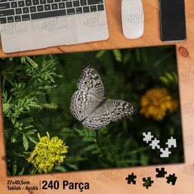 Asil Hobi Yeşil Bitkilerin Üstünde Desenli Kelebek Yapboz-Ayak Destekli Çerçeveli 240 Parça Puzzle
