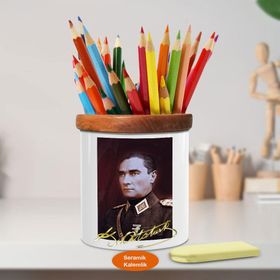 Asilmeydan 449423729 Askeri Kostümlü Mustafa Kemal Paşa Ahşap Seramik Kalemlik