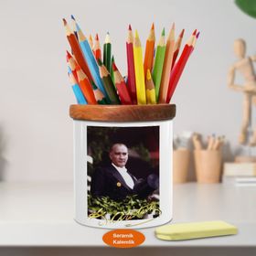Asilmeydan 449450546 Balkonda Fraklı Kemal Atatürk Ahşap Seramik Kalemlik